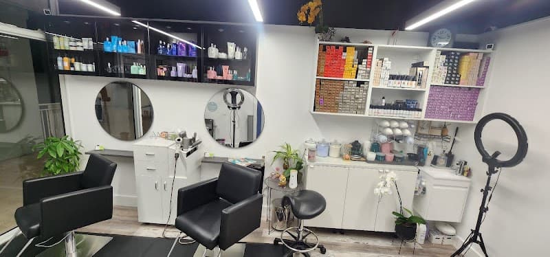 Dilenia Salon
