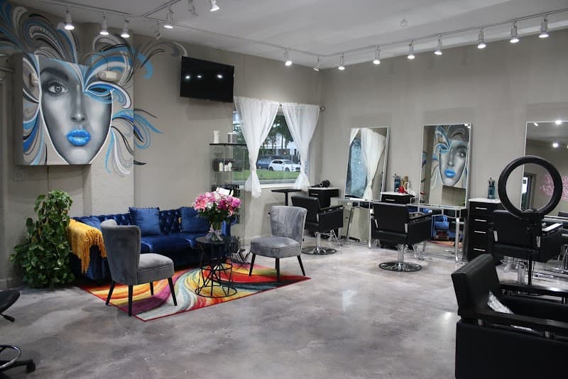 Rubia Correa Salon